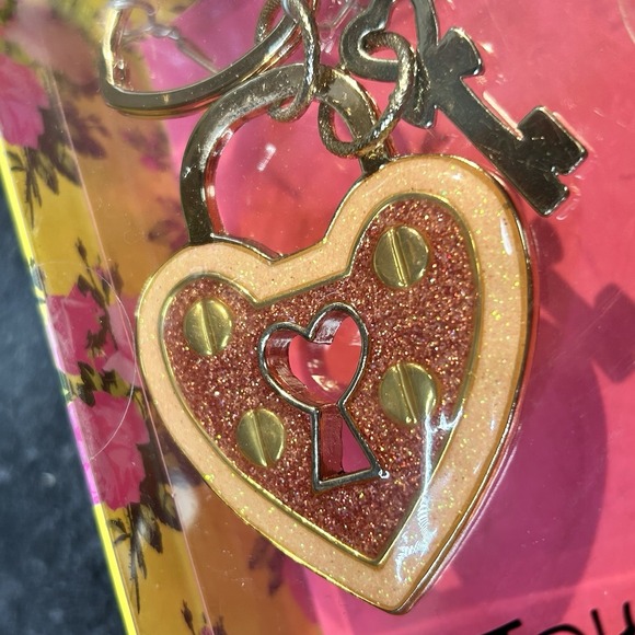 Vtg Betsey Johnson Y2K‎ Pink Glitter Enamel Heart Lock Gold Tone Key Fob NEW - Picture 3 of 9